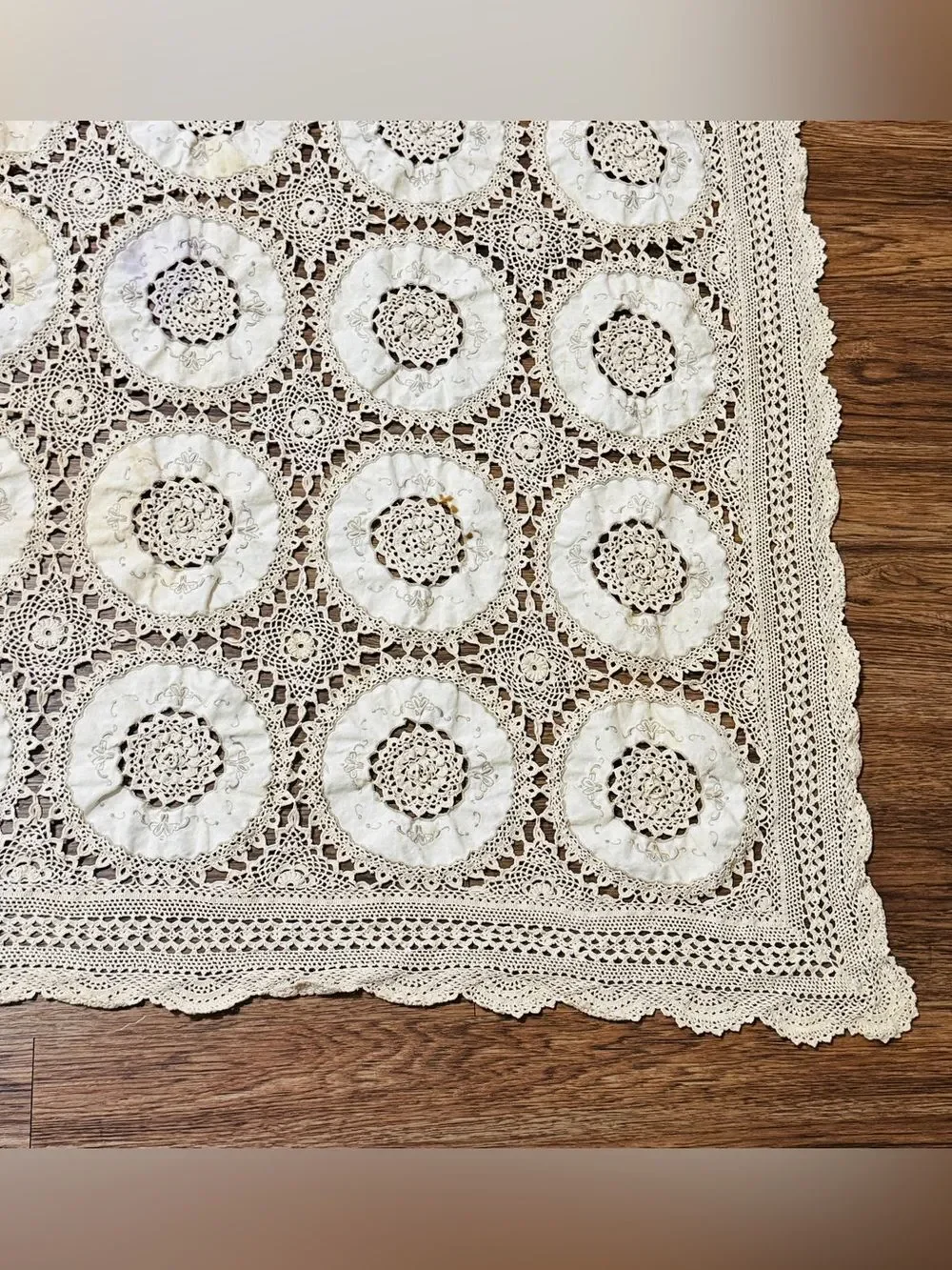 Vintage 1970’s Handmade Crocheted Embroidered Linen Tablecloth Lace Medallions